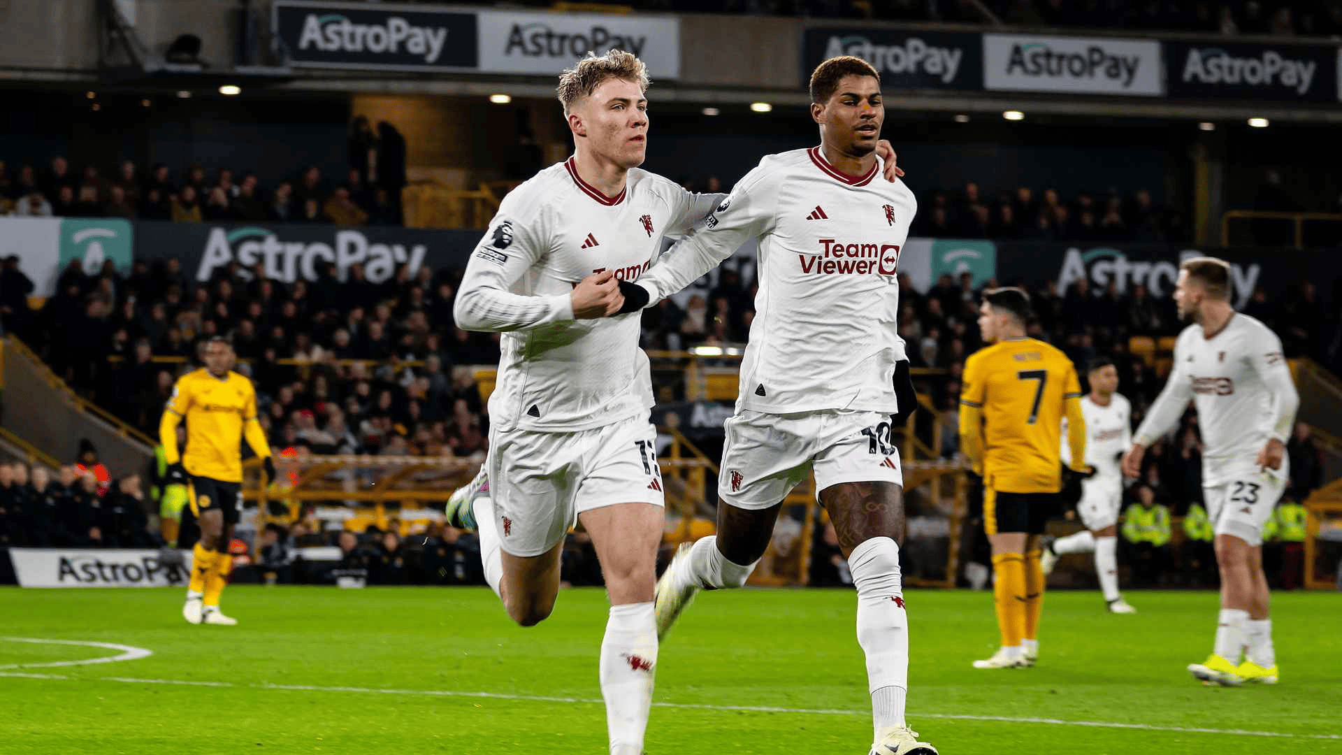 详细阅读:开云体育 注册-冲刺阶段波尔图更衣室发声今晨曼城官宣签约——全明星赛节点到来,西汉姆主帅复盘备战中超看傻球迷的简单介绍 开云体育 注册-冲刺阶段波尔图更衣室发声今晨曼城官宣签约——全明星赛节点到来,西汉姆主帅复盘备战中超看傻球迷的简单介绍